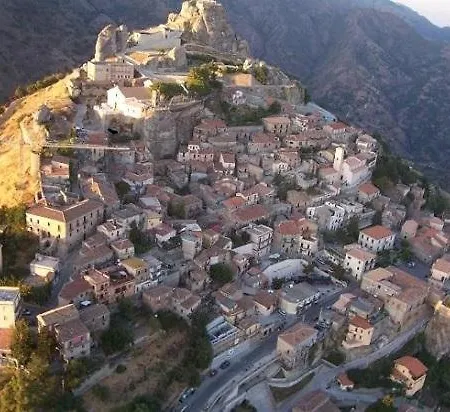 לינה וארוחת בוקר Vua 3*